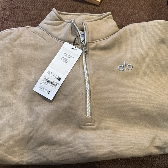 Genuine Alo Yoga Accolade light cocoa quarter zip sweatshirt - Picture 2 of 3